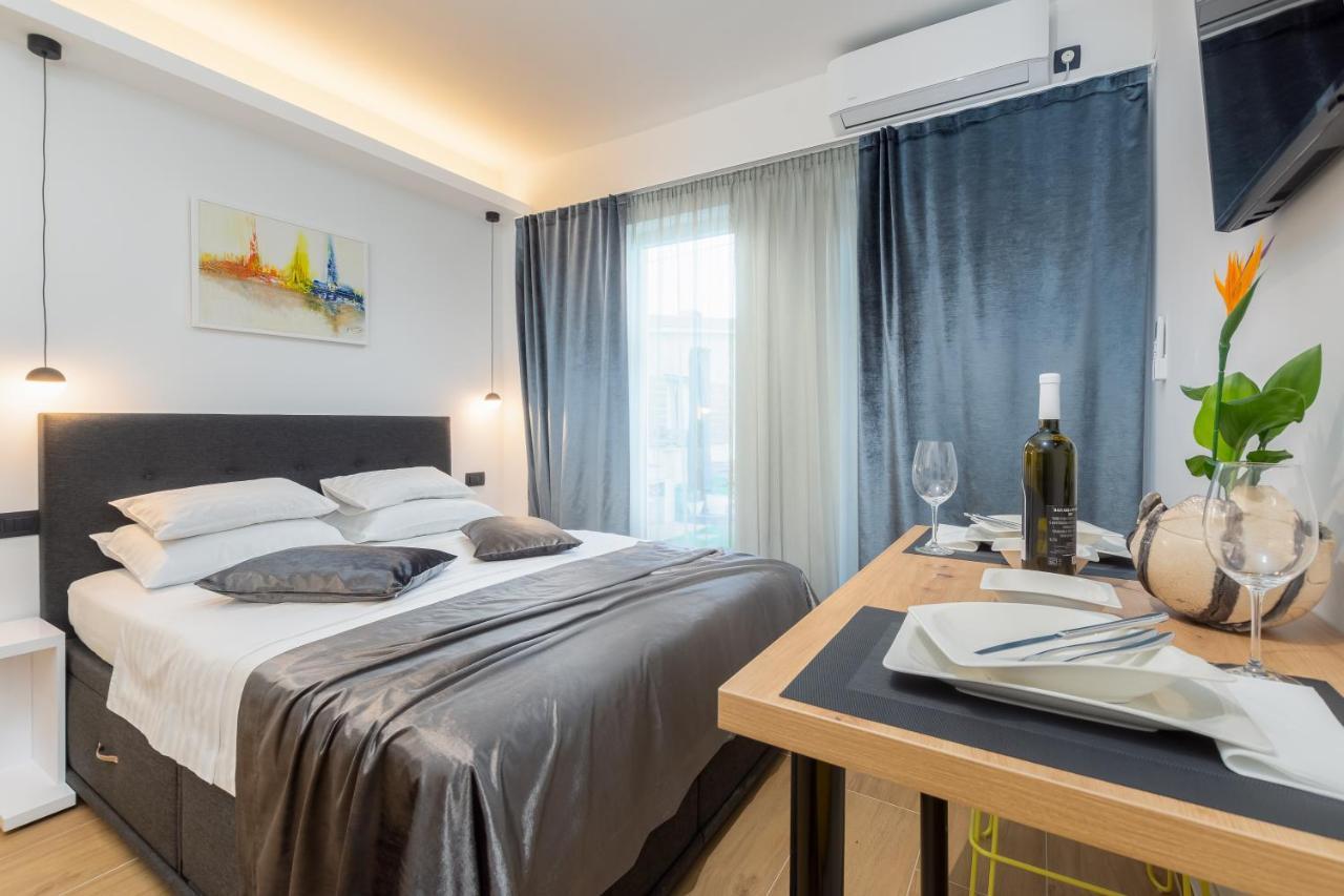 Studio Apartman Lilly With Private Parking In The Yard Of The House Pula Exteriör bild
