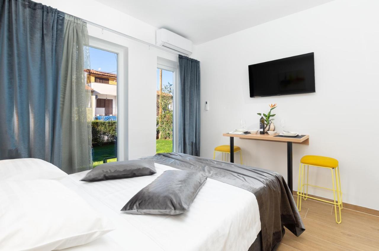 Studio Apartman Lilly With Private Parking In The Yard Of The House Pula Exteriör bild