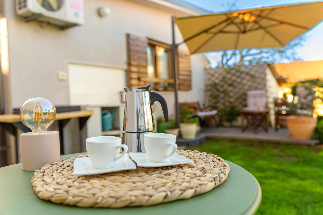 Studio Apartman Lilly With Private Parking In The Yard Of The House Pula Exteriör bild
