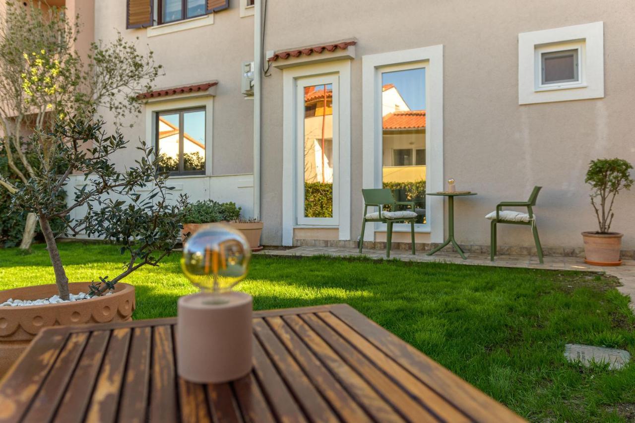 Studio Apartman Lilly With Private Parking In The Yard Of The House Pula Exteriör bild